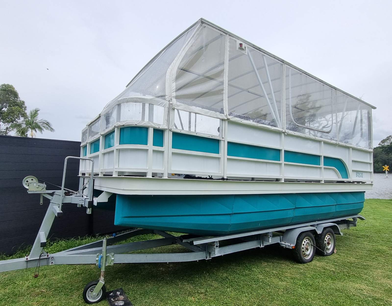 Poly Pontoons Tri-Hull Poly Family Leisure Boat