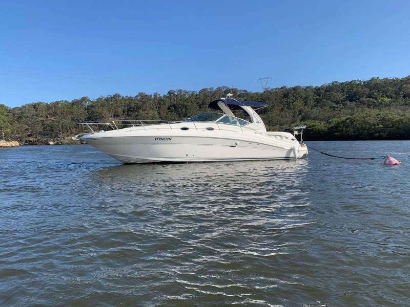 Sea Ray 375 Sundancer