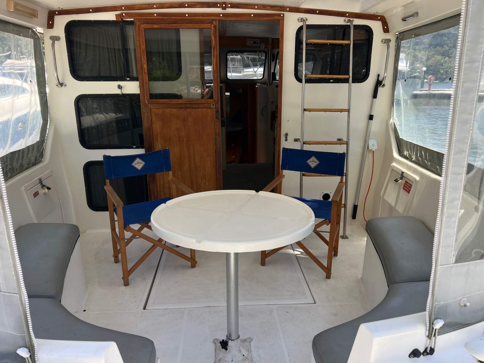 Cuddles 35 Resort Flybridge Custom