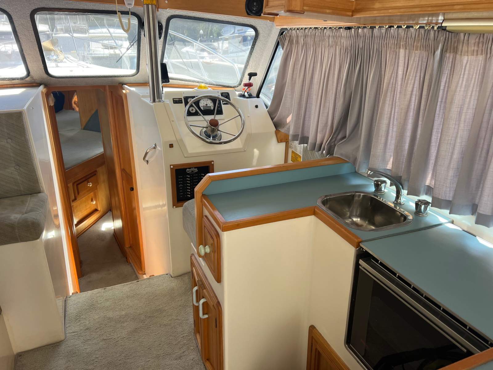 Cuddles 35 Resort Flybridge Custom