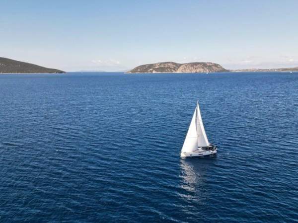 Oceanis 51.1, built 2023