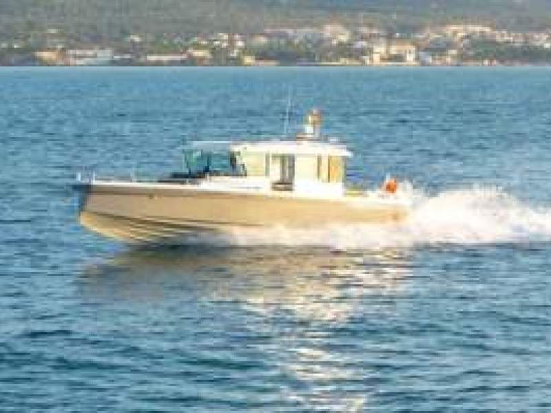 Axopar 37 XC Cross Cabin