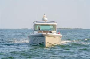 Axopar 37 XC Cross Cabin