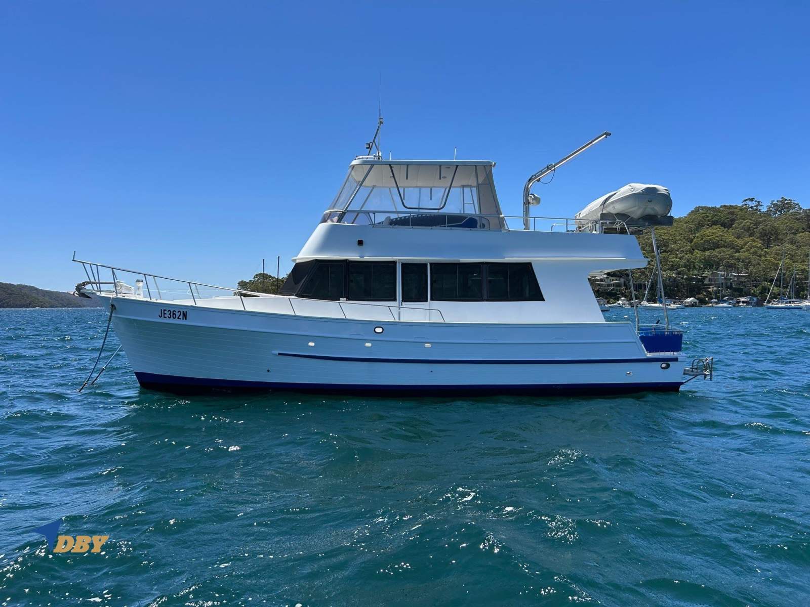 Universal 41 Flybridge Cruiser
