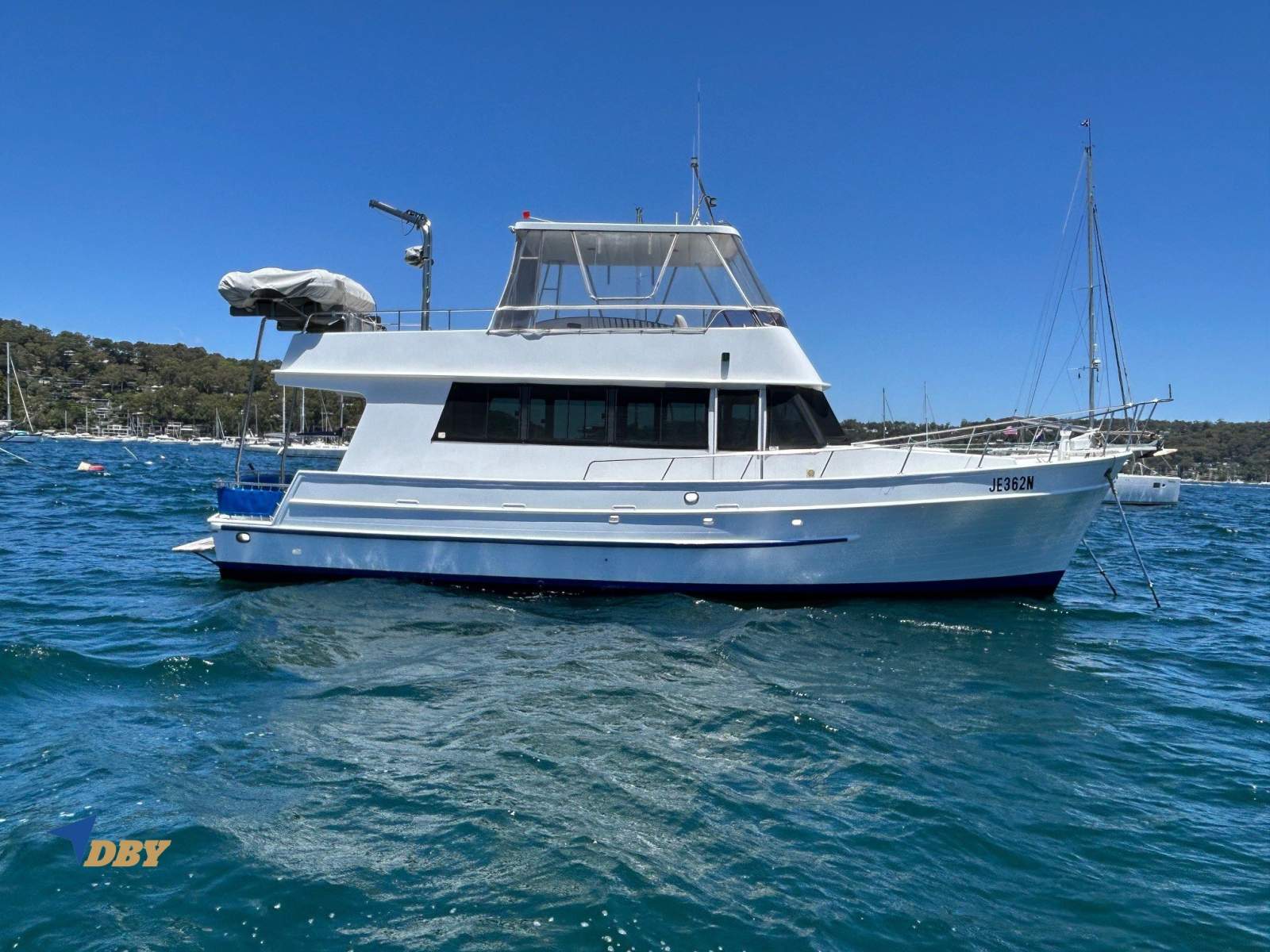 Universal 41 Flybridge Cruiser