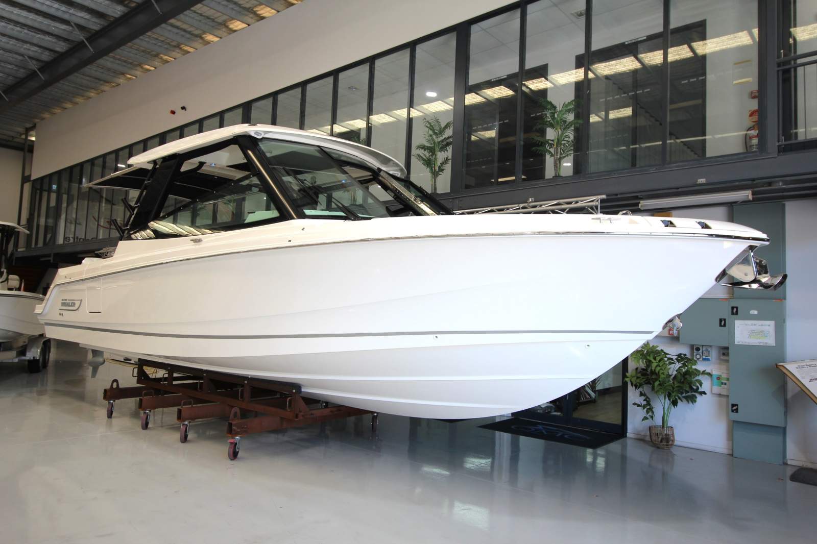 Boston Whaler 330 Vantage Dual Console Bowrider