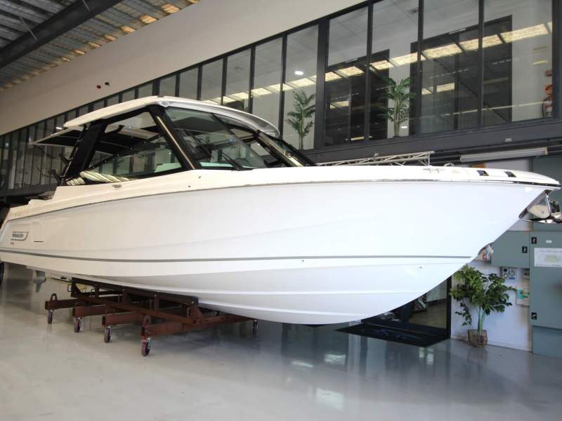 Boston Whaler 330 Vantage Dual Console Bowrider