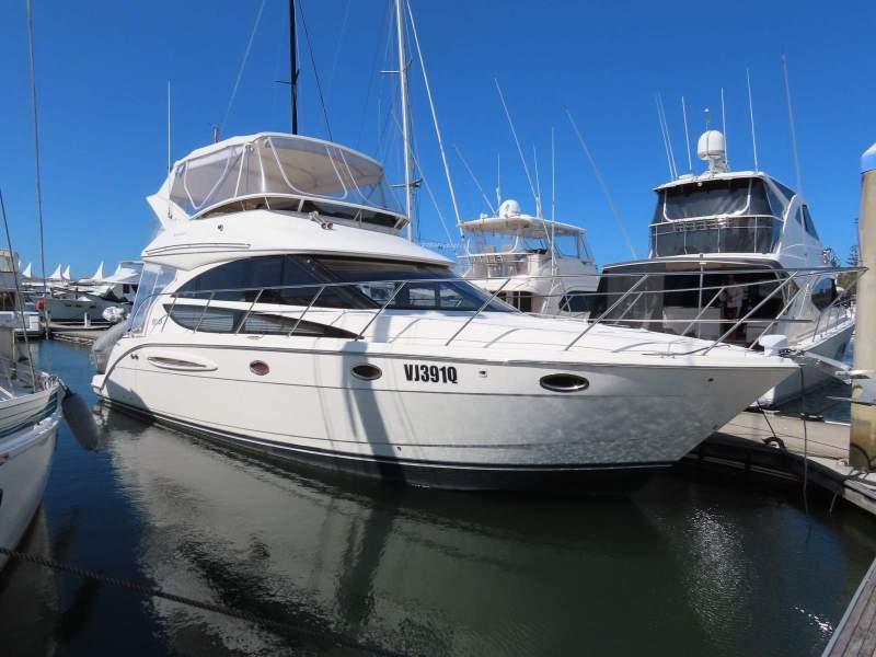 Meridian 391 Flybridge Cruiser
