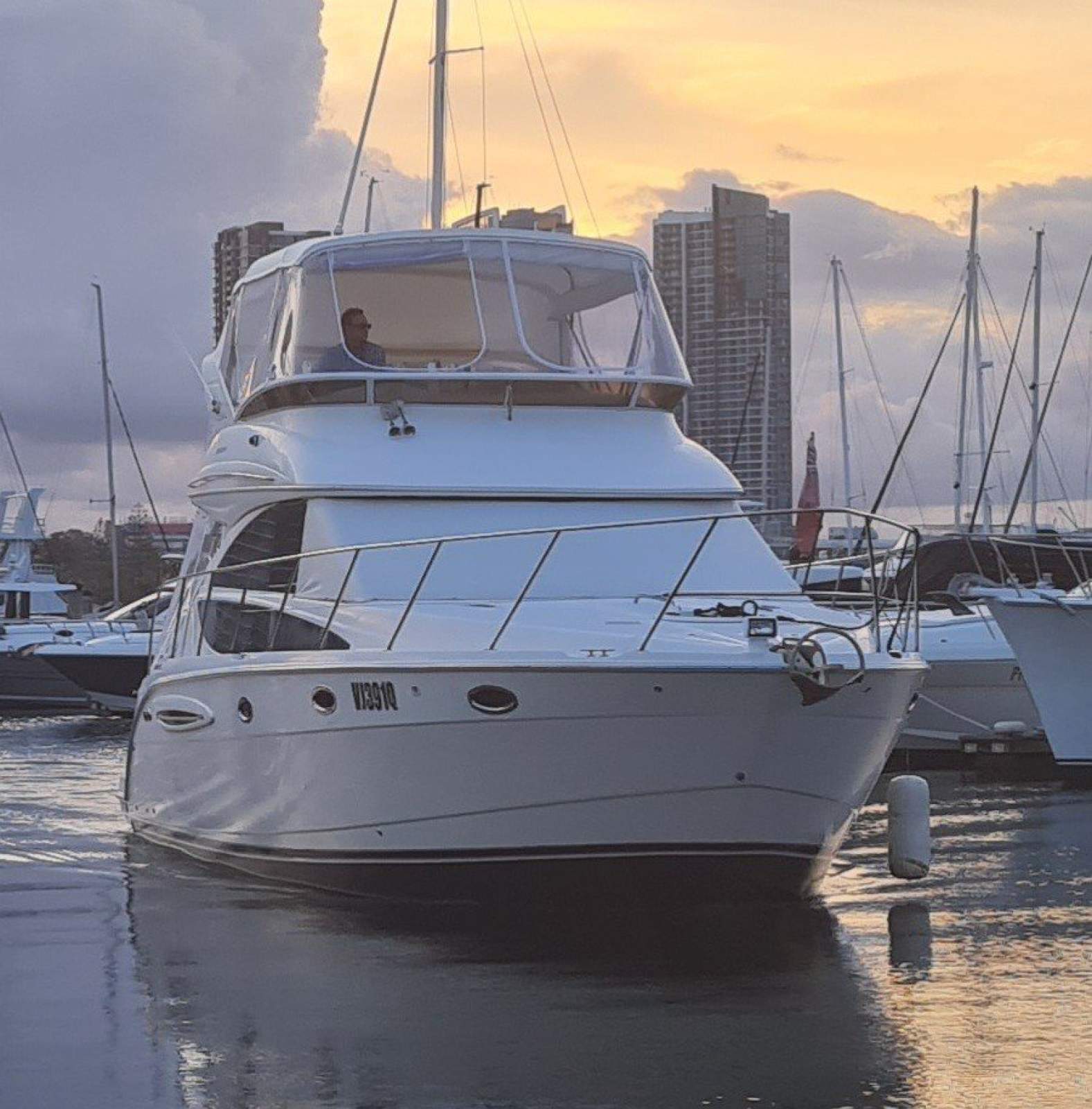 Meridian 391 Flybridge Cruiser