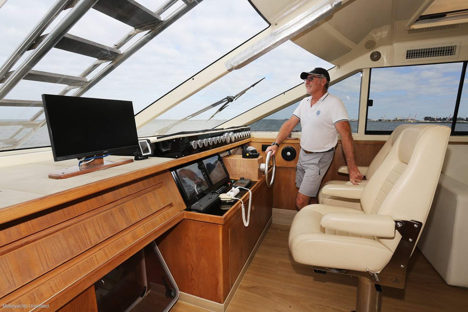Carter 72 Custom Flybridge Cruiser - Live-aboard passagemaker For Sale ...