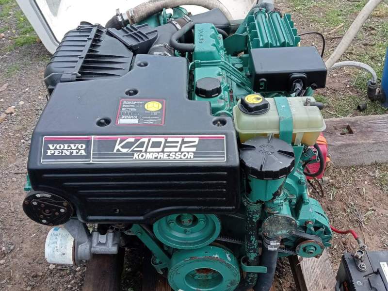 Volvo Penta KAD 32p marine engine