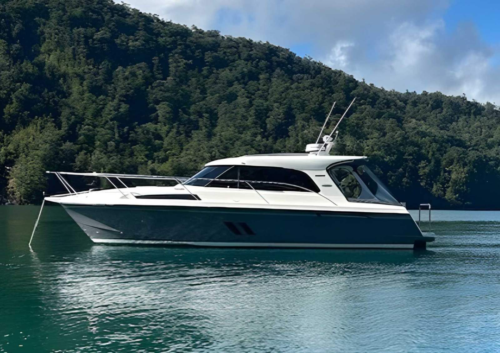 Superior 1050 Sports Sedan