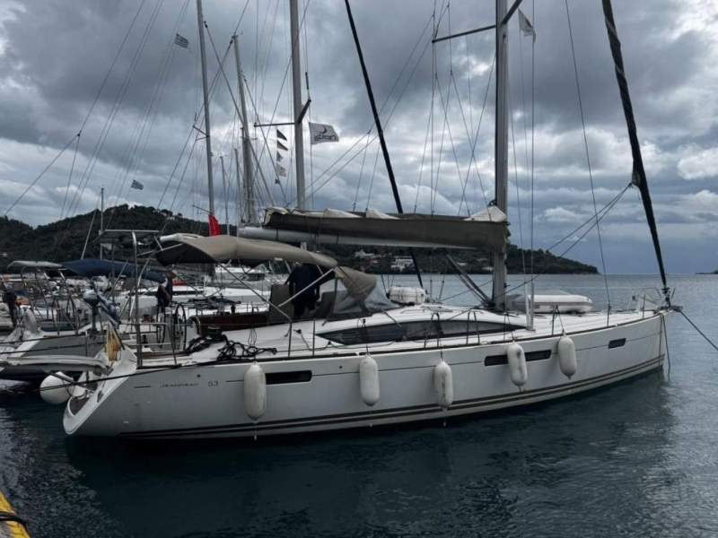 Jeanneau 53 built 2011