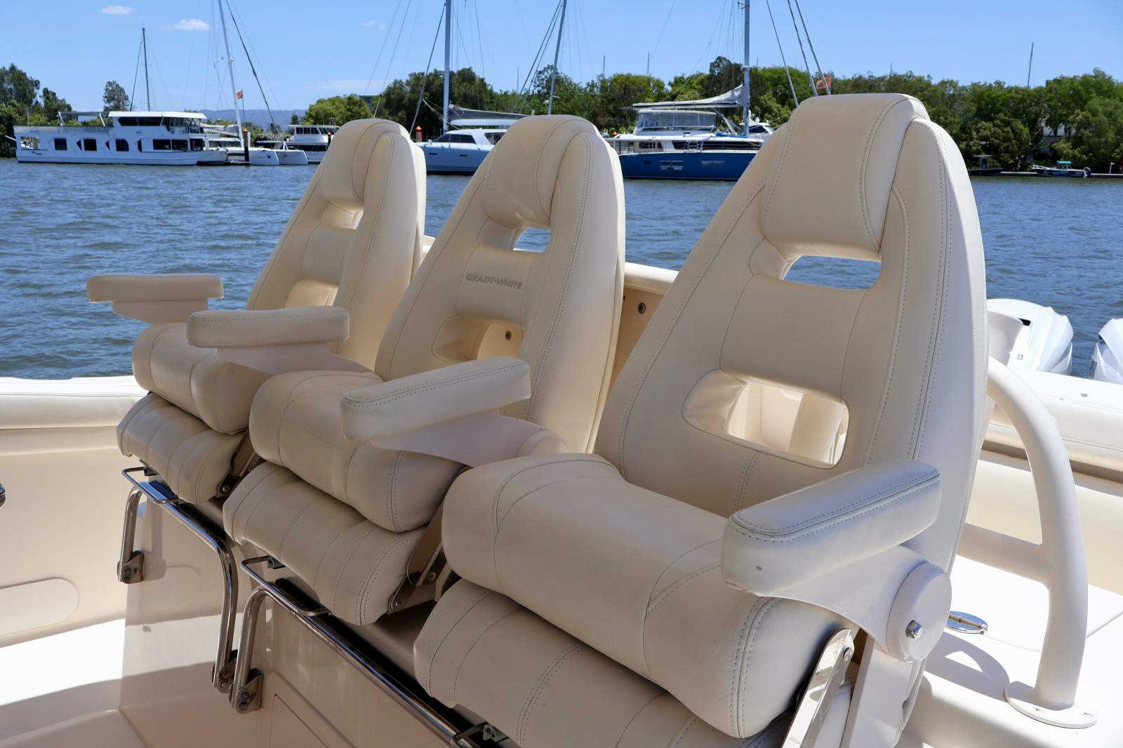 Grady-White Canyon 376