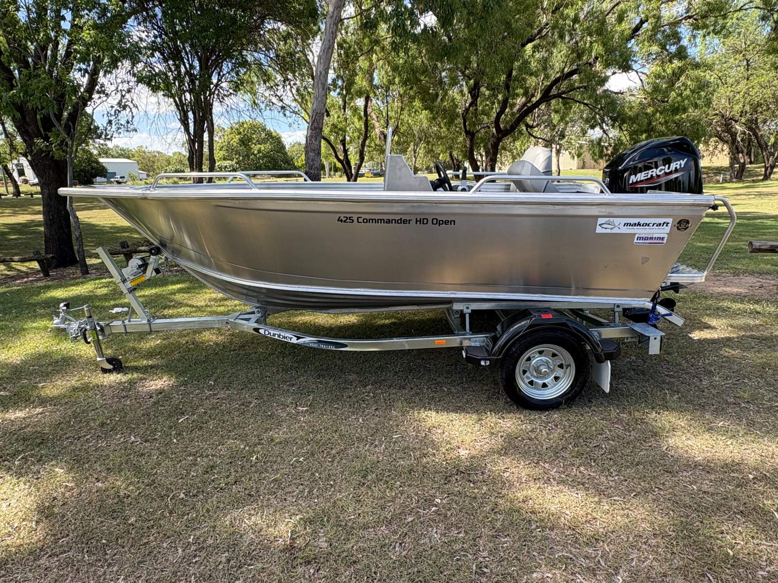 Makocraft Commander 425 Hd Open Side Console *50hp MERCURY* -- DRIVE AWAY PACKAGE!!! --