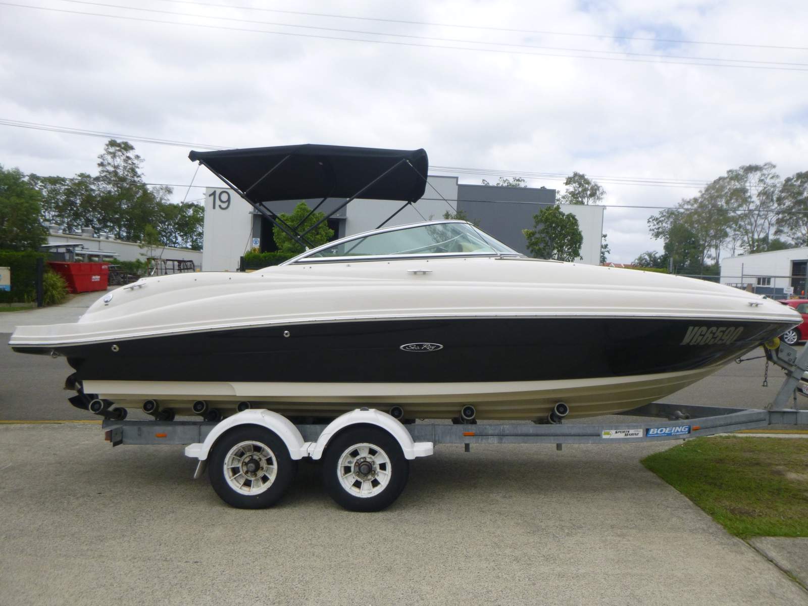 Sea Ray 220 Sundeck