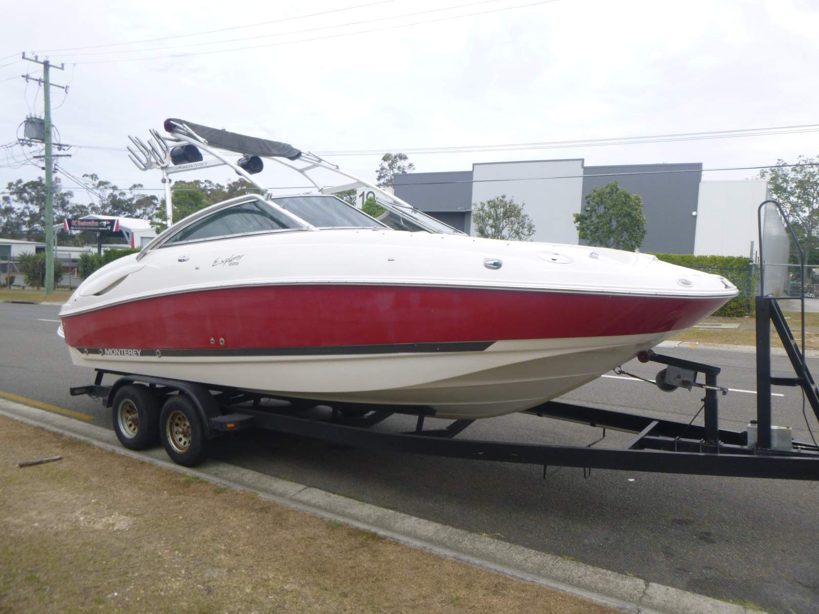 Monterey 233 Explorer BOW RIDER