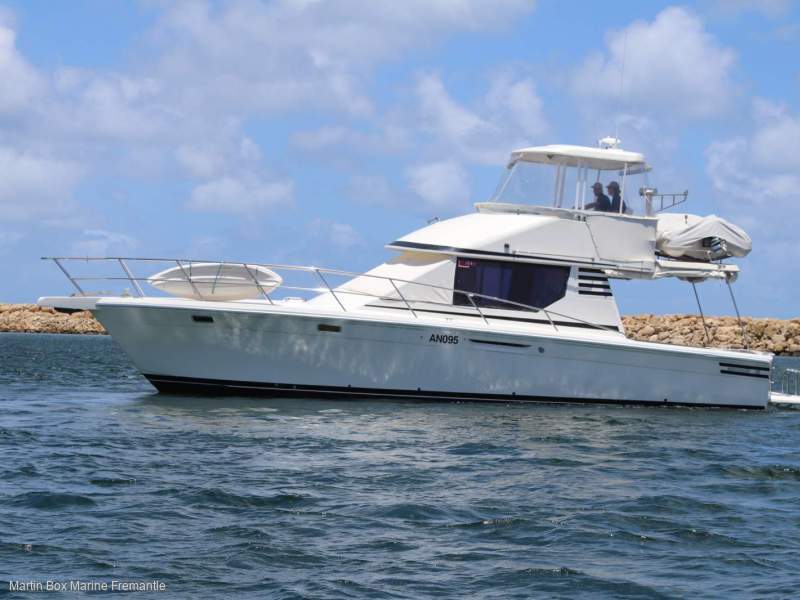 Northshore 42 Flybridge Cruiser with New Cummins 470Hp Diesels