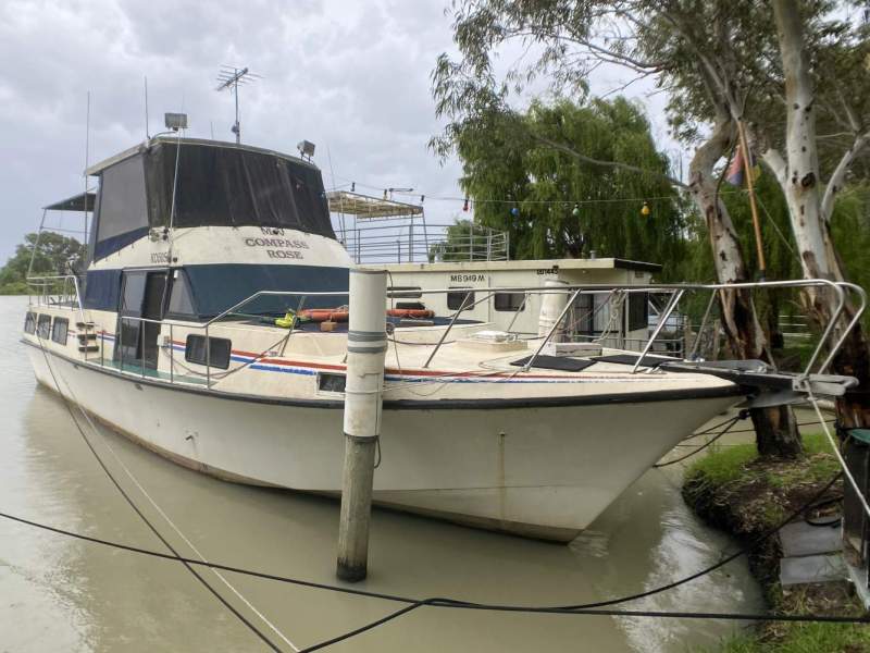"Compass Rose". 1xKing Bed, Large River Cruiser.