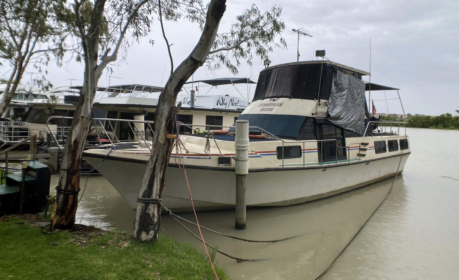 "Compass Rose". 1xKing Bed, Large River Cruiser.