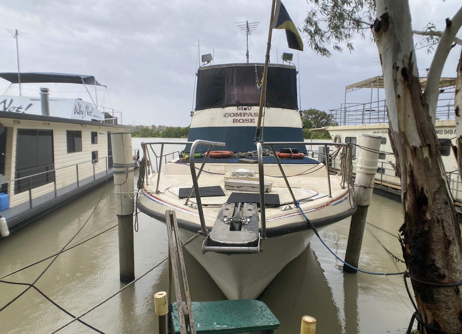 "Compass Rose". 1xKing Bed, Large River Cruiser.