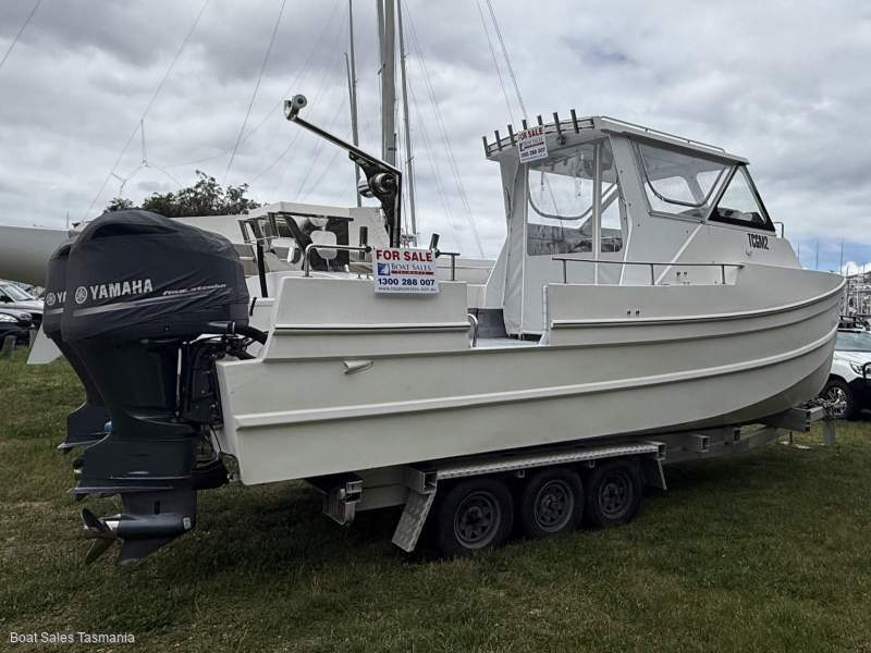 Cape Cat 24 Power Cat