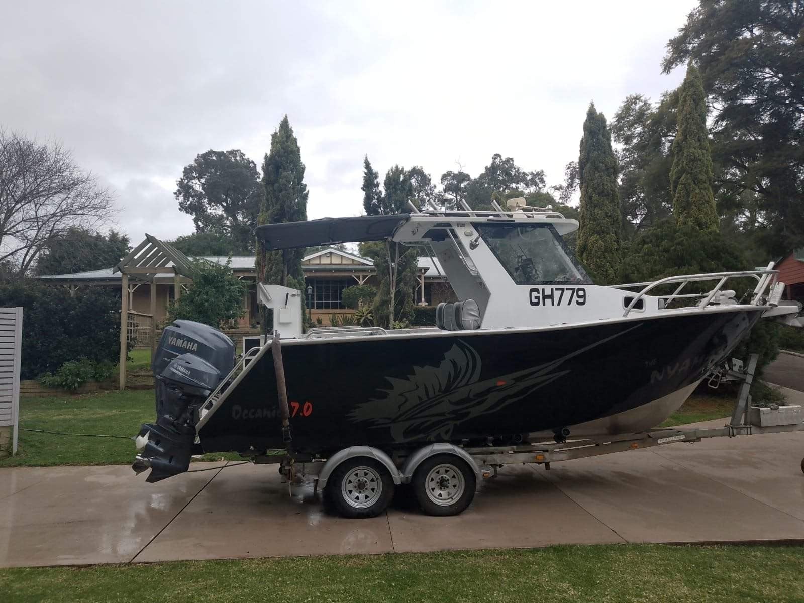 Oceanic Fabrication 7.0 Hardtop centre cabin