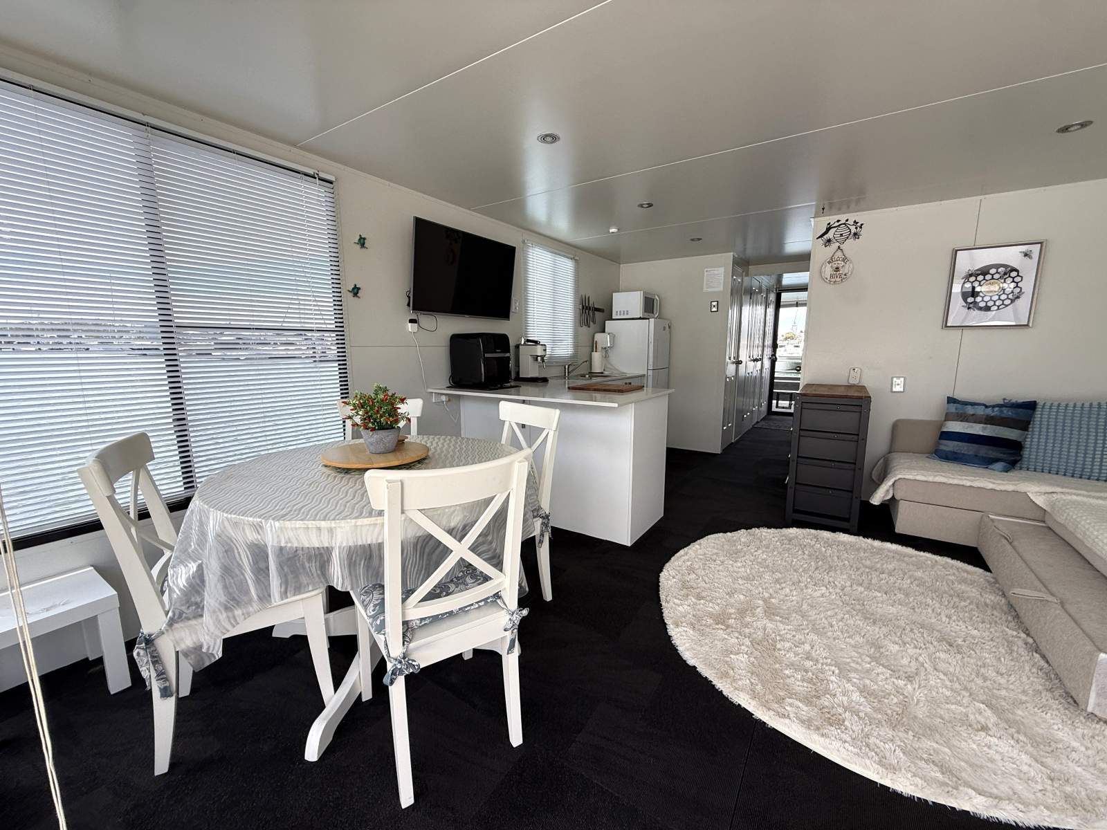 12M Houseboat - The Ultimate in Waterfront living!