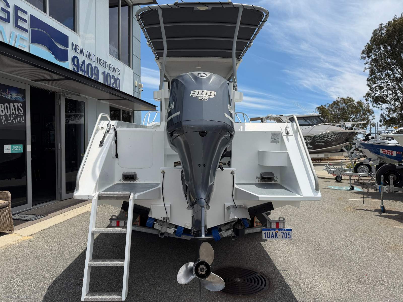 Marineline 750 Hardtop Walk around - 300 HP Yamaha 4 stroke