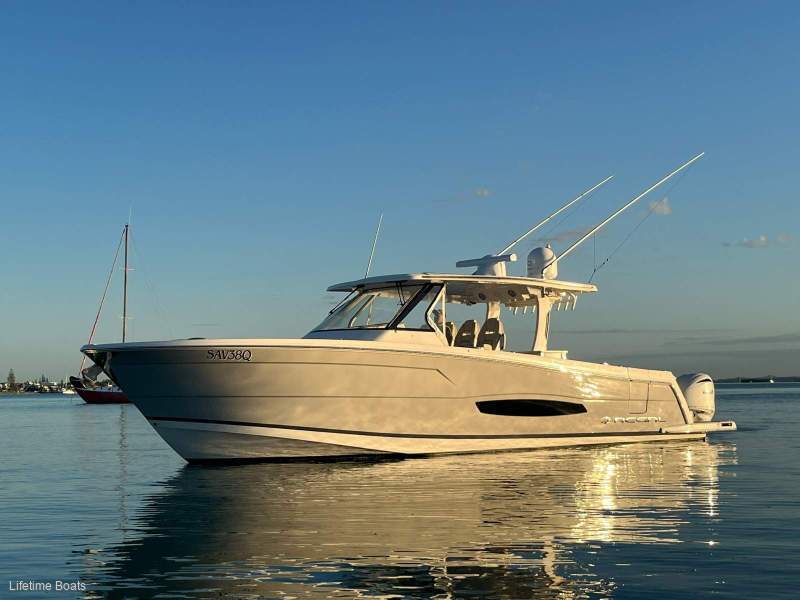 Regal 38 SAV The ulimate day boat for Australia