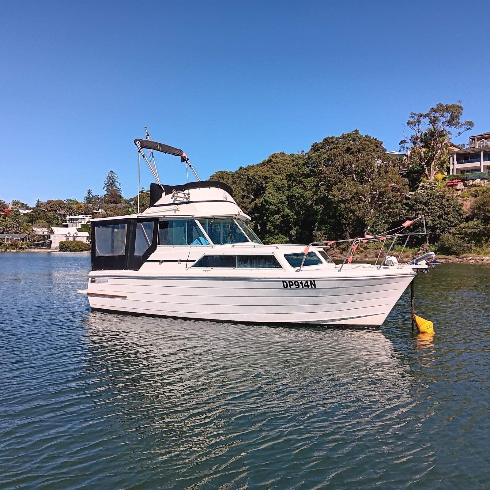 Mariner 26 Pacer Flybridge Cruiser Displacement Cruiser