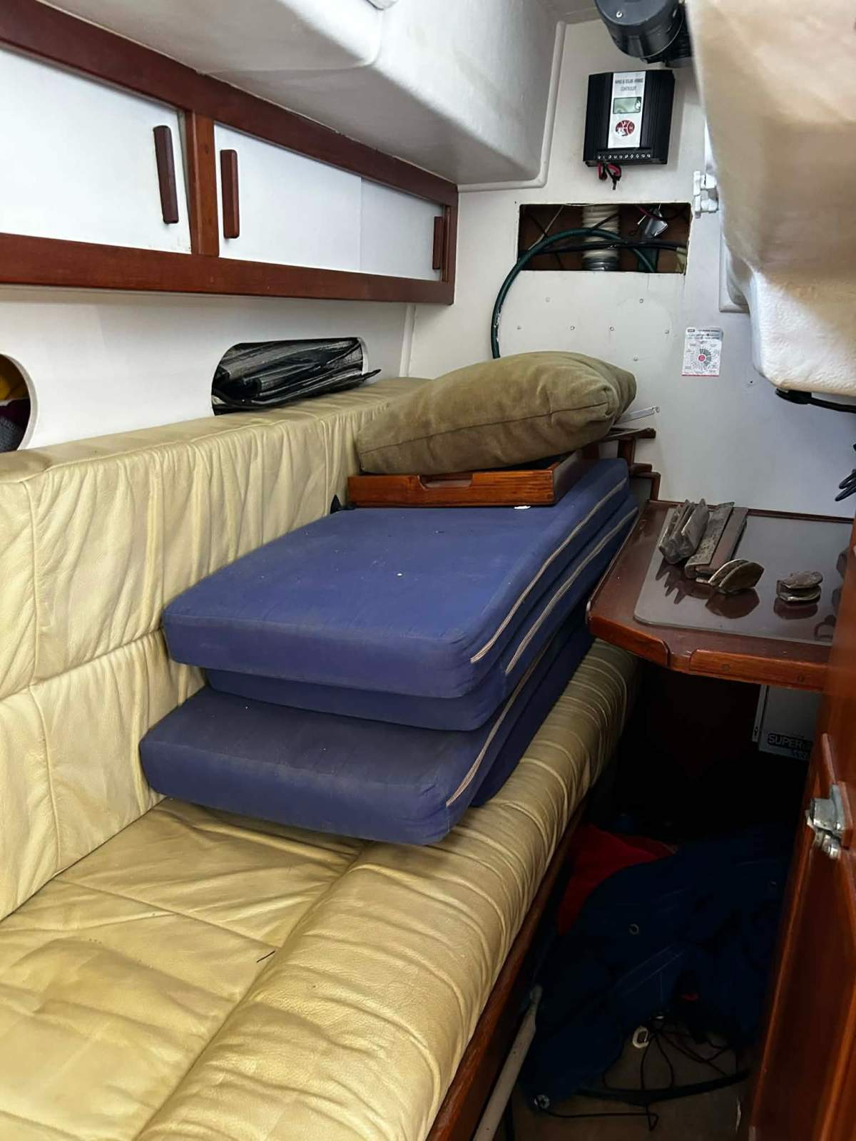 South Coast 36 - Needs work:Nav station