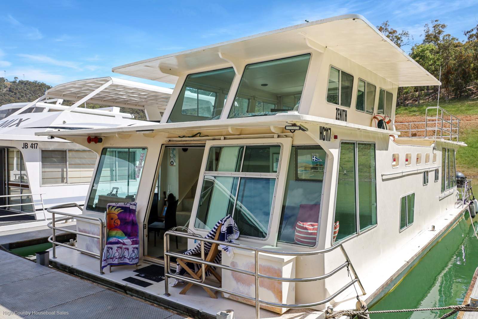 Zenith Houseboat Holiday Home @ Lake Eildon:ZENITH on Lake Eildon