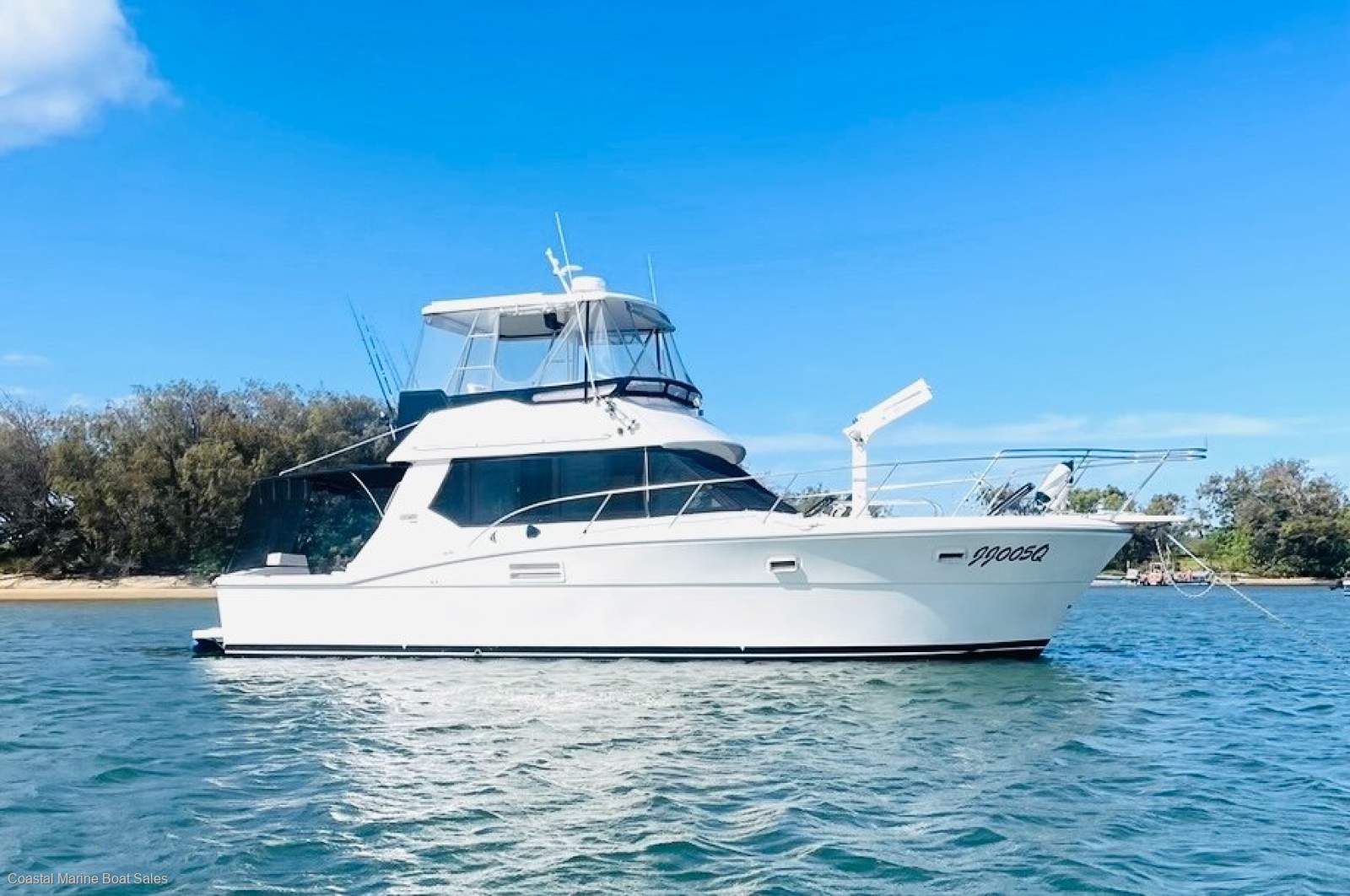 Mariner 3800 Flybridge Cruiser