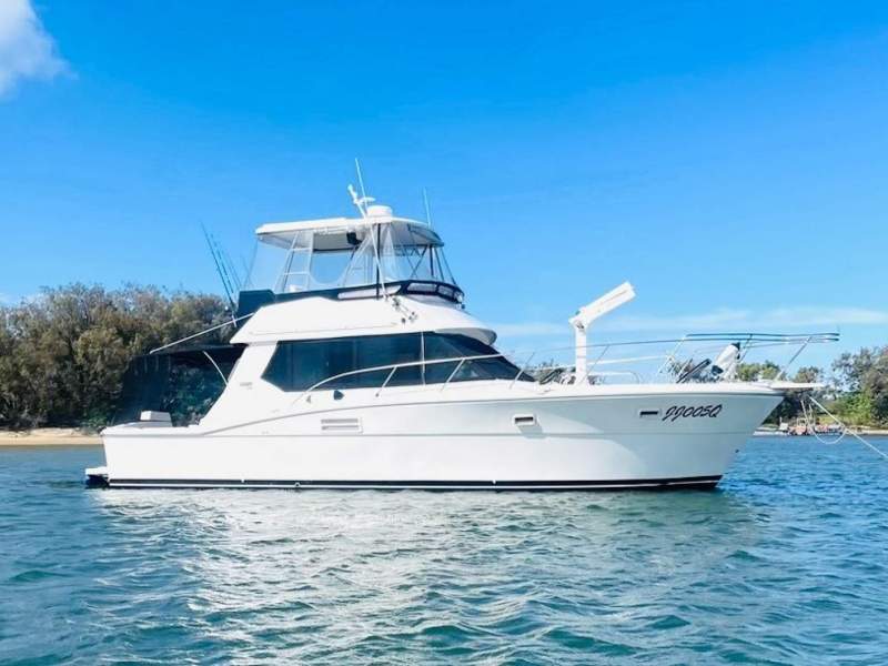 Mariner 3800 Flybridge Cruiser