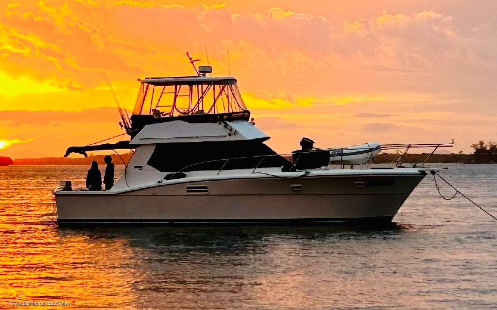 Mariner 3800 Flybridge Cruiser