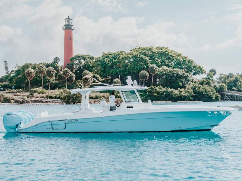 HCB Yachts 42 Lujo | Effortless Confidence