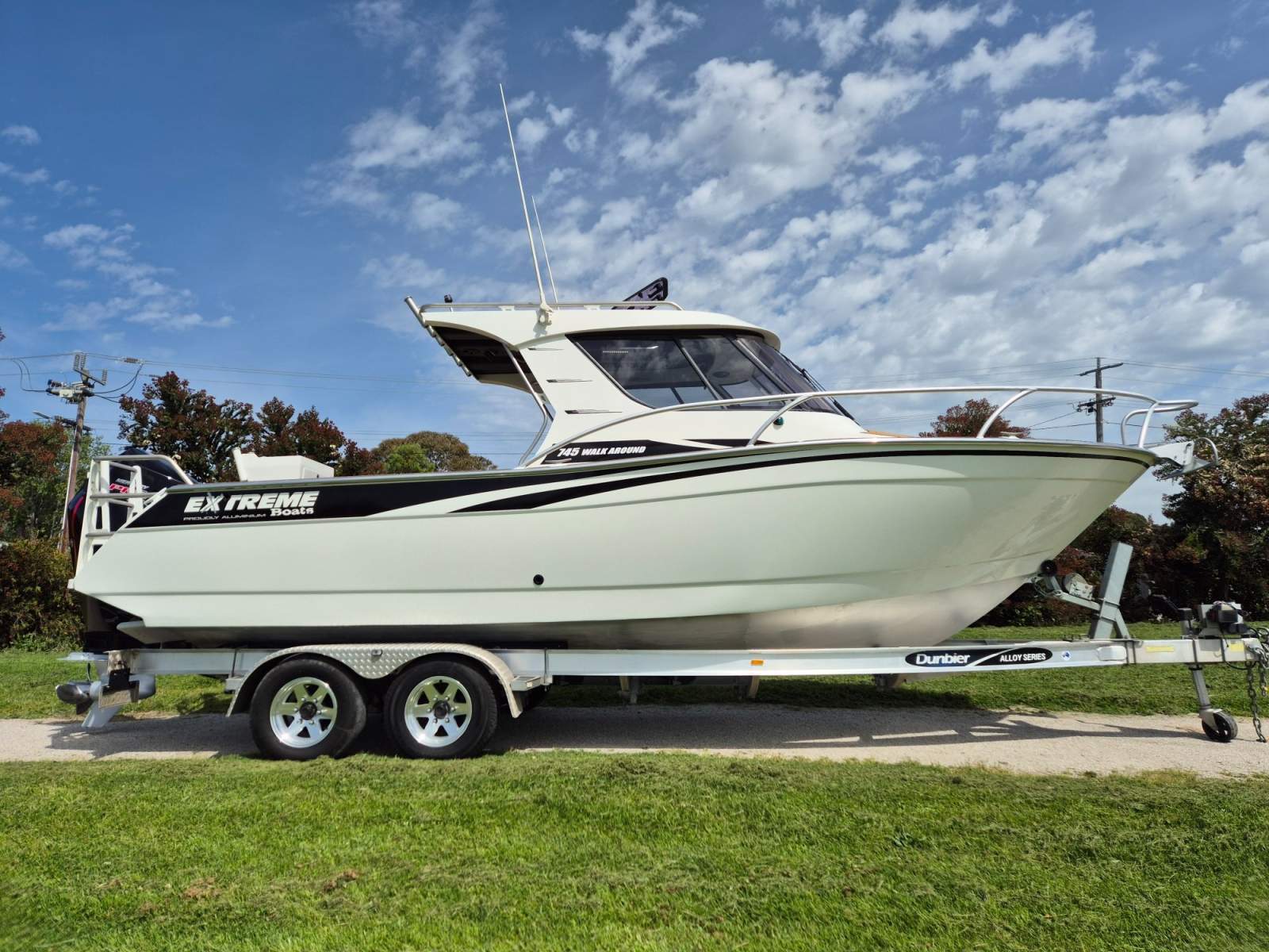 Extreme 745 Walk Around