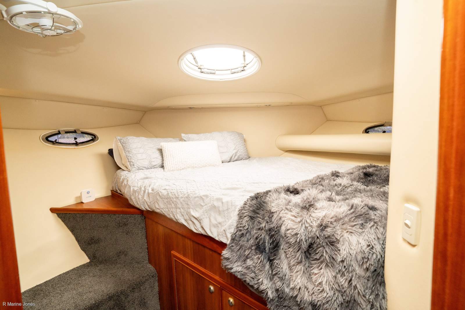 Riviera M370 Sports Cruiser