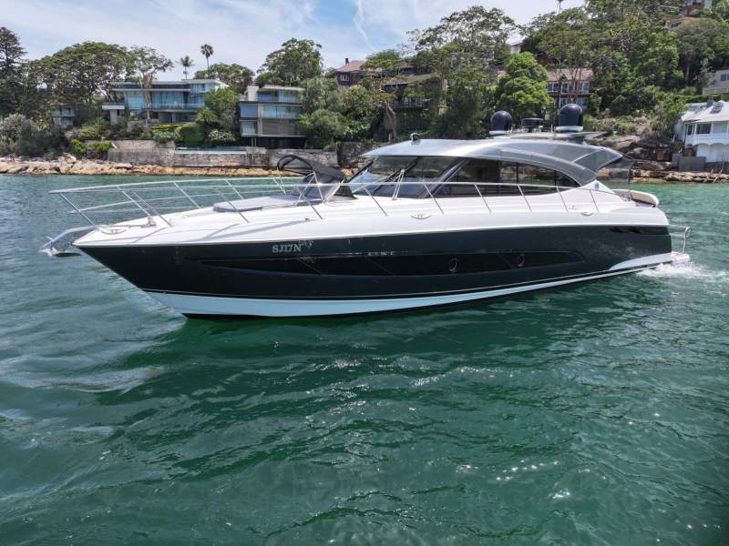 Riviera 5400 Sport Yacht Platinum Edition