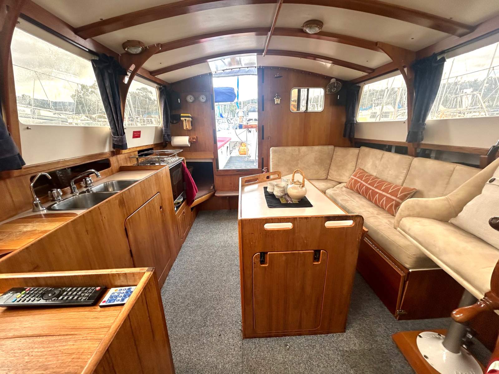 Huon 33 Pilothouse Yacht