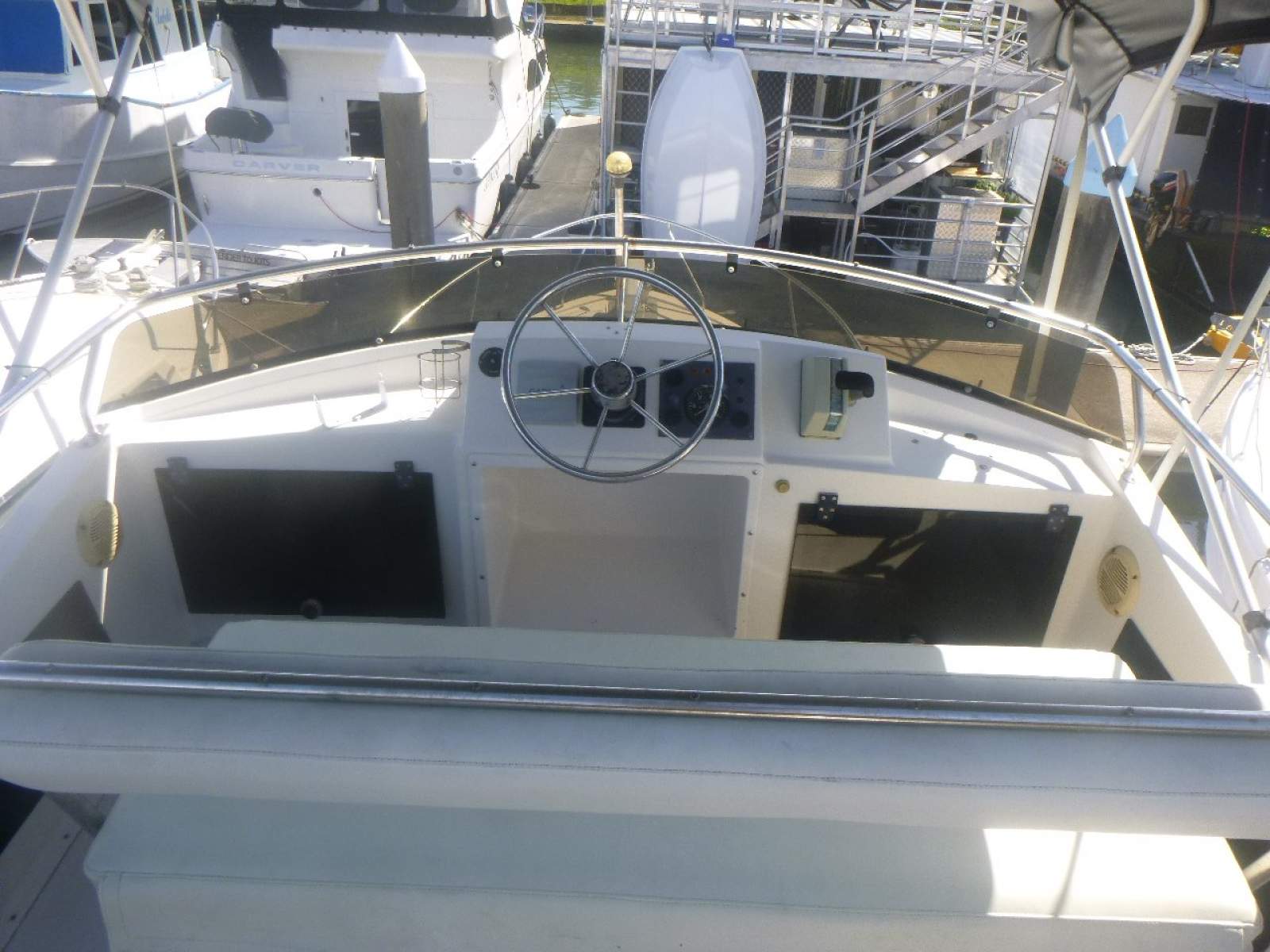 CruiseCraft Executive 800 Flybridge Cruiser