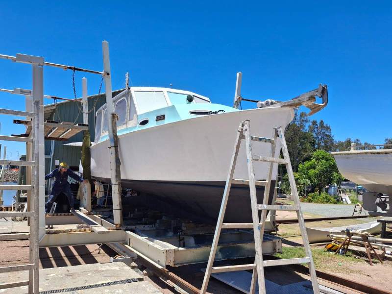 Clem Masters 31 Sedan Cruiser Half Cabin