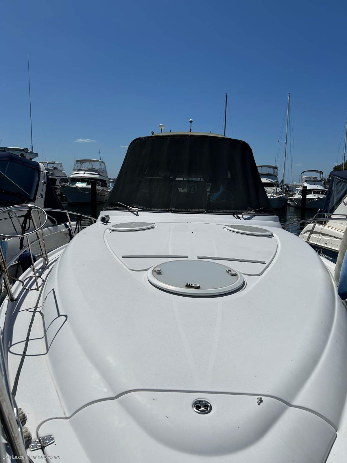 Four Winns Vista 318 Extended Platform, Twin Volvo + Genset +++