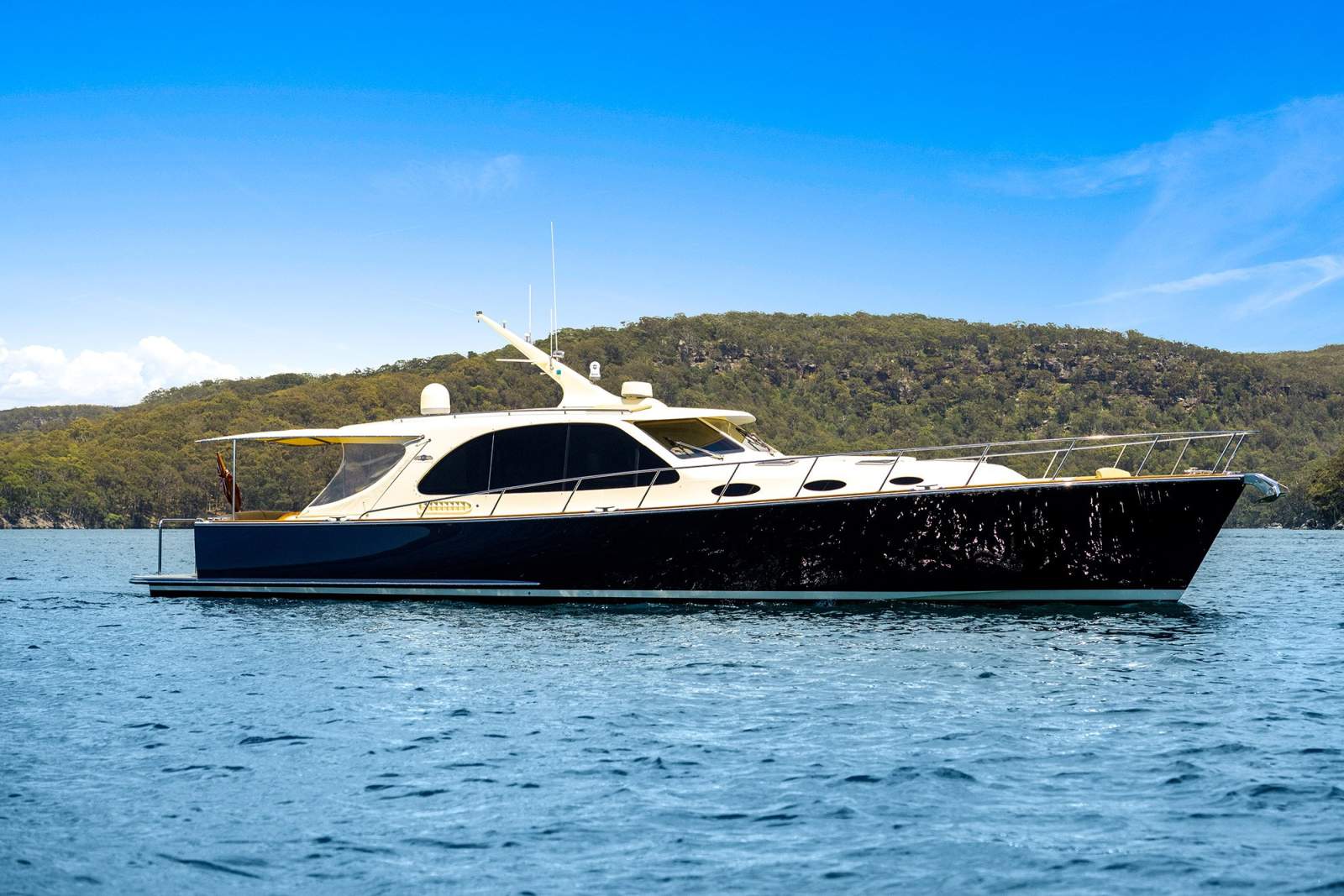 Palm Beach Motor Yachts 55 Sedan
