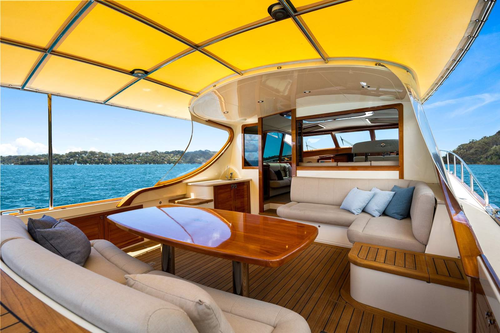 Palm Beach Motor Yachts 55 Sedan