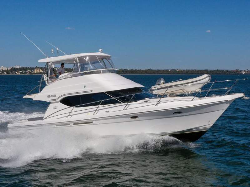 Mustang 43 Flybridge