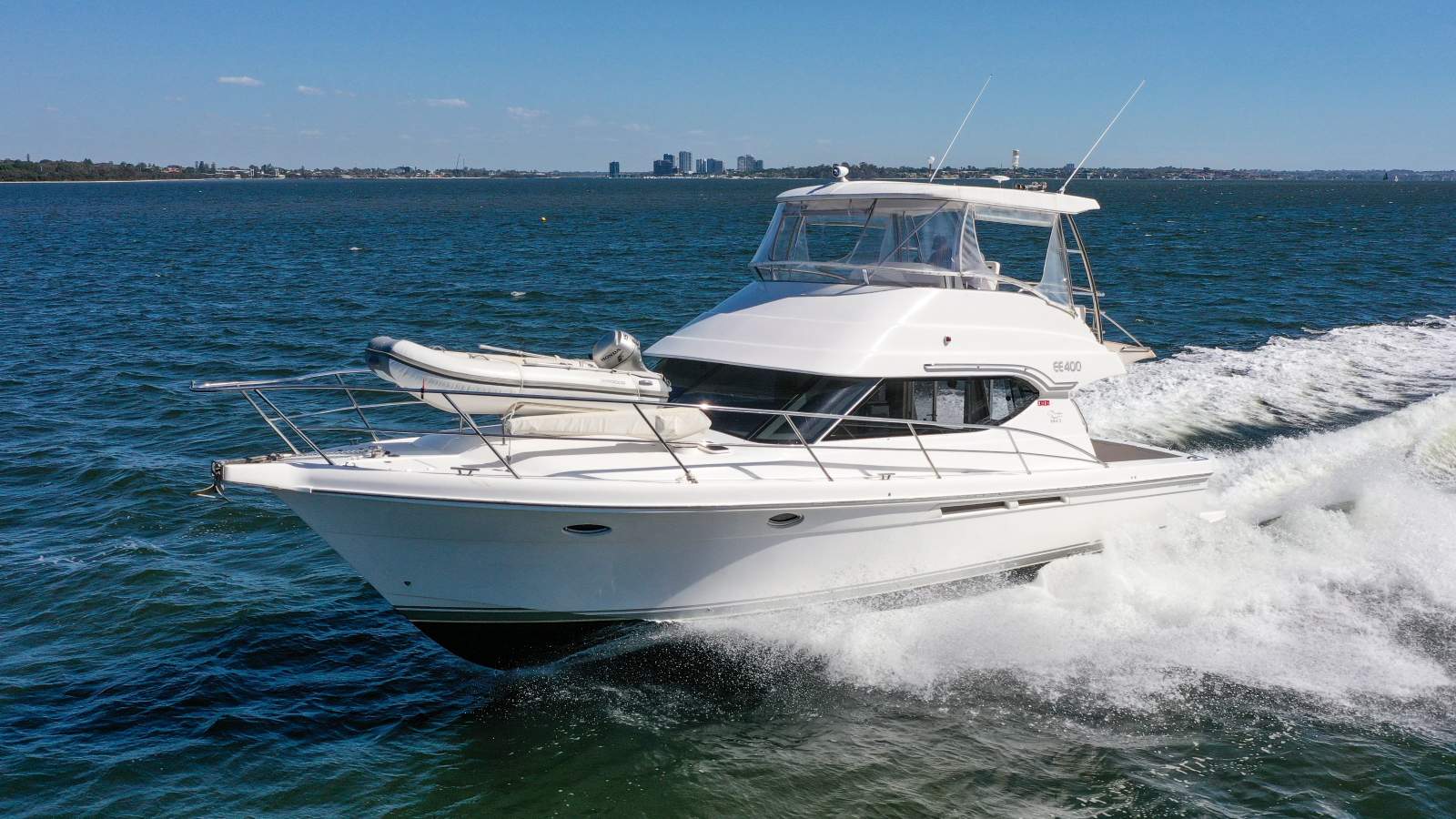 Mustang 43 Flybridge