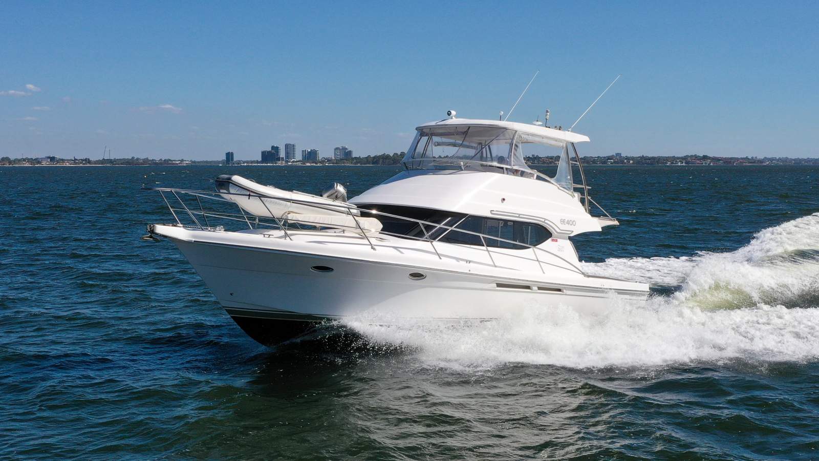 Mustang 43 Flybridge