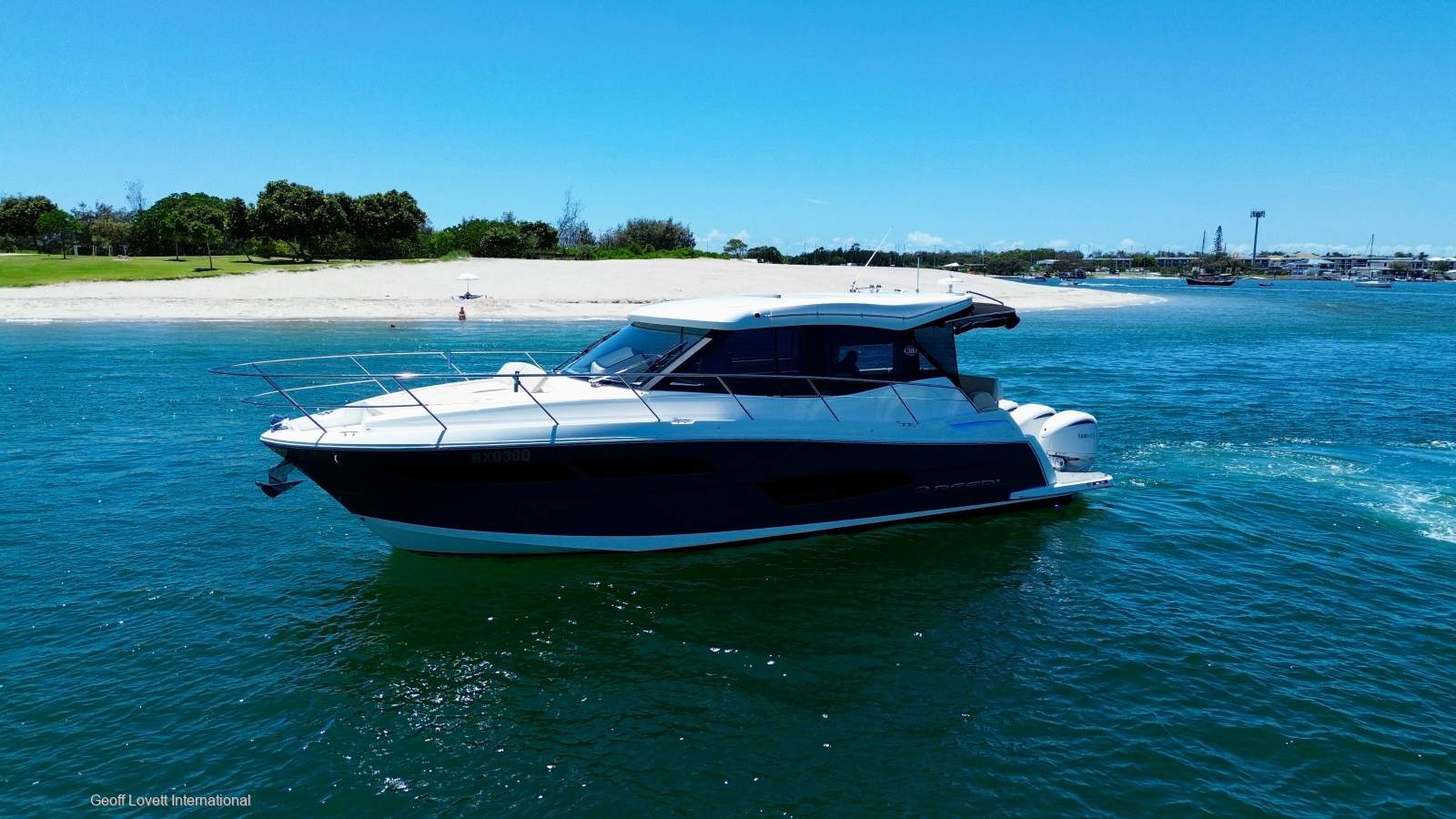 Regal 38 XO Sport Yacht
